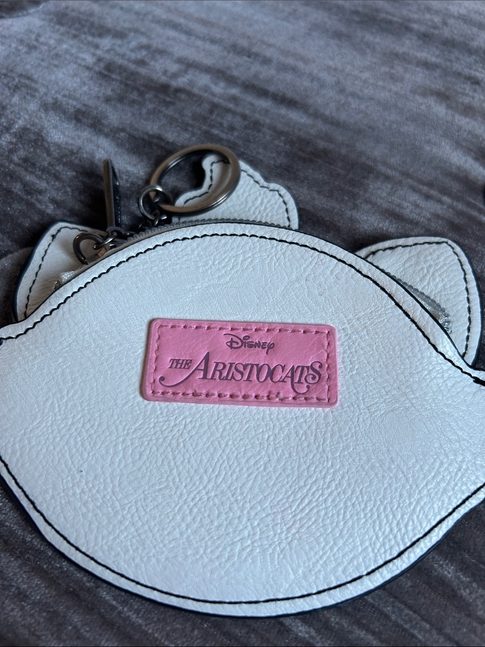 Disney THE ARISTOCATS White Cat Face Coin Purse with Pink Bow and Blue Eyes - Picture 3 of 6